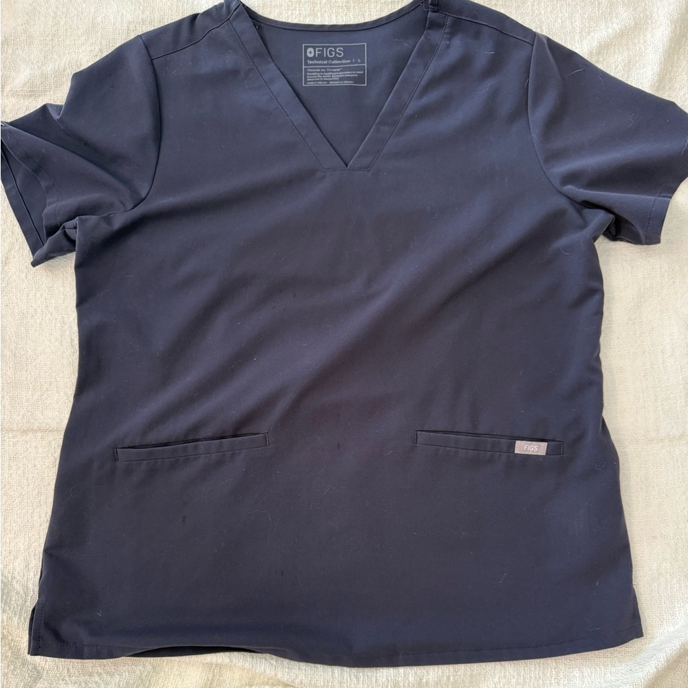 Figs Two Pocket Scrub Top in Quiet Navy